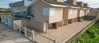 House with 2 suites, 1 parking space, barbecue, close to the sea.