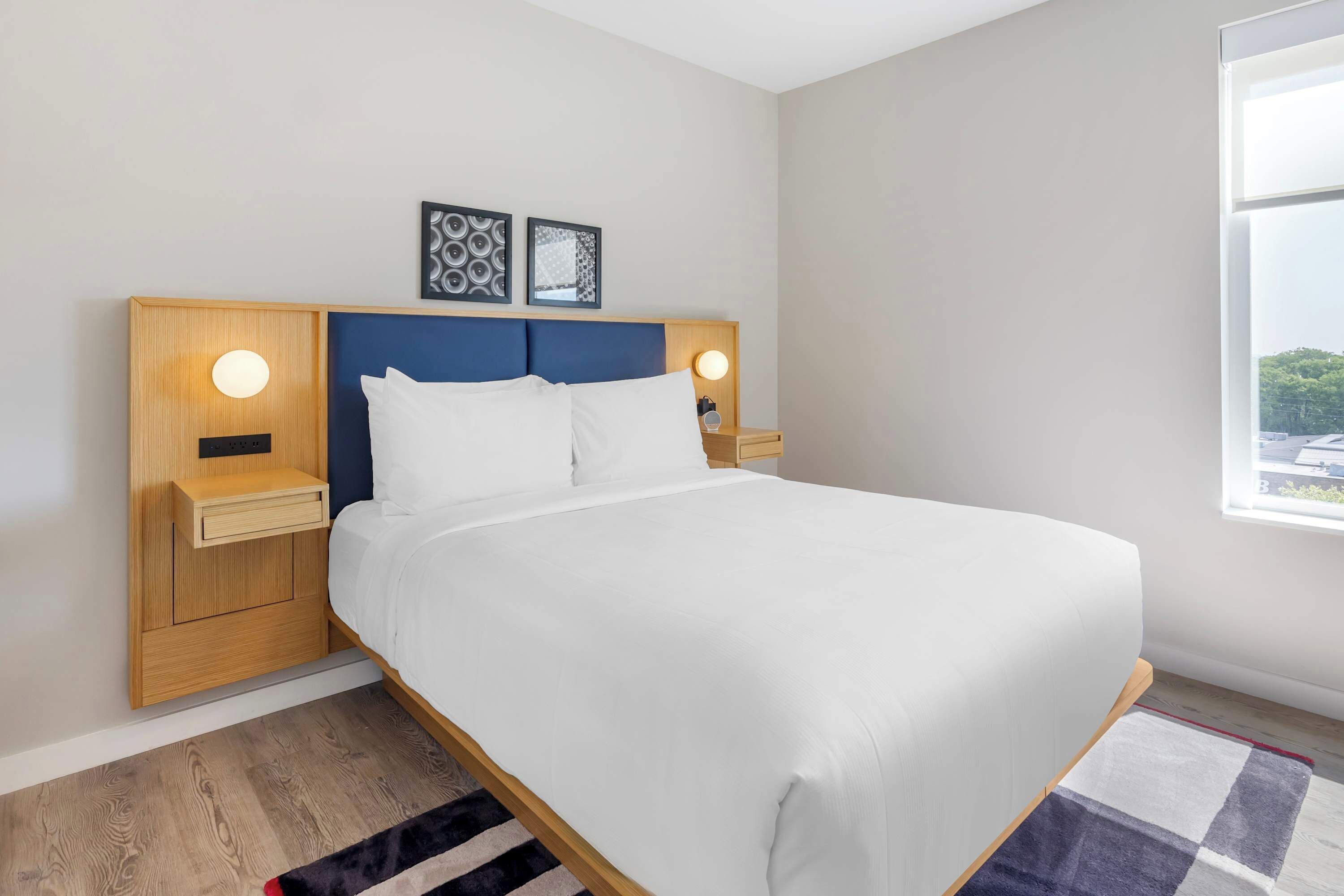 2 habitaciones, tabla de planchar con plancha, cuna de viaje y wifi 