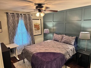 Room - Cozy Getaway - Pet-Friendly + Screened Porch (Concord)