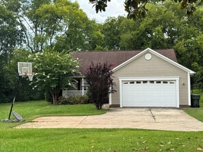 Exterior - Cozy Getaway - Pet-Friendly + Screened Porch (Concord)