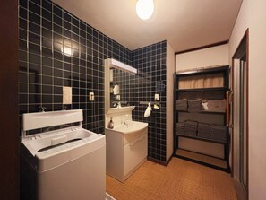 Bathroom - Vrbo Property (高松市)