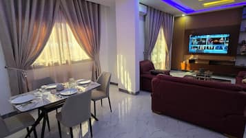 Deluxe Penthouse, Balcony, Beach View | Dining