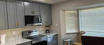 Lovely 3-bedroom house with AC in pleasant Roseville