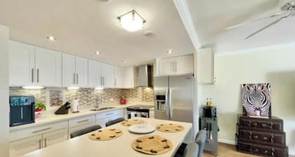 Perfect Ocean view 2-bedroom condo that’s centrally located near Ala Moana beach