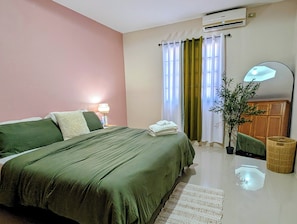 3 habitaciones, tabla de planchar con plancha, wifi y ropa de cama
