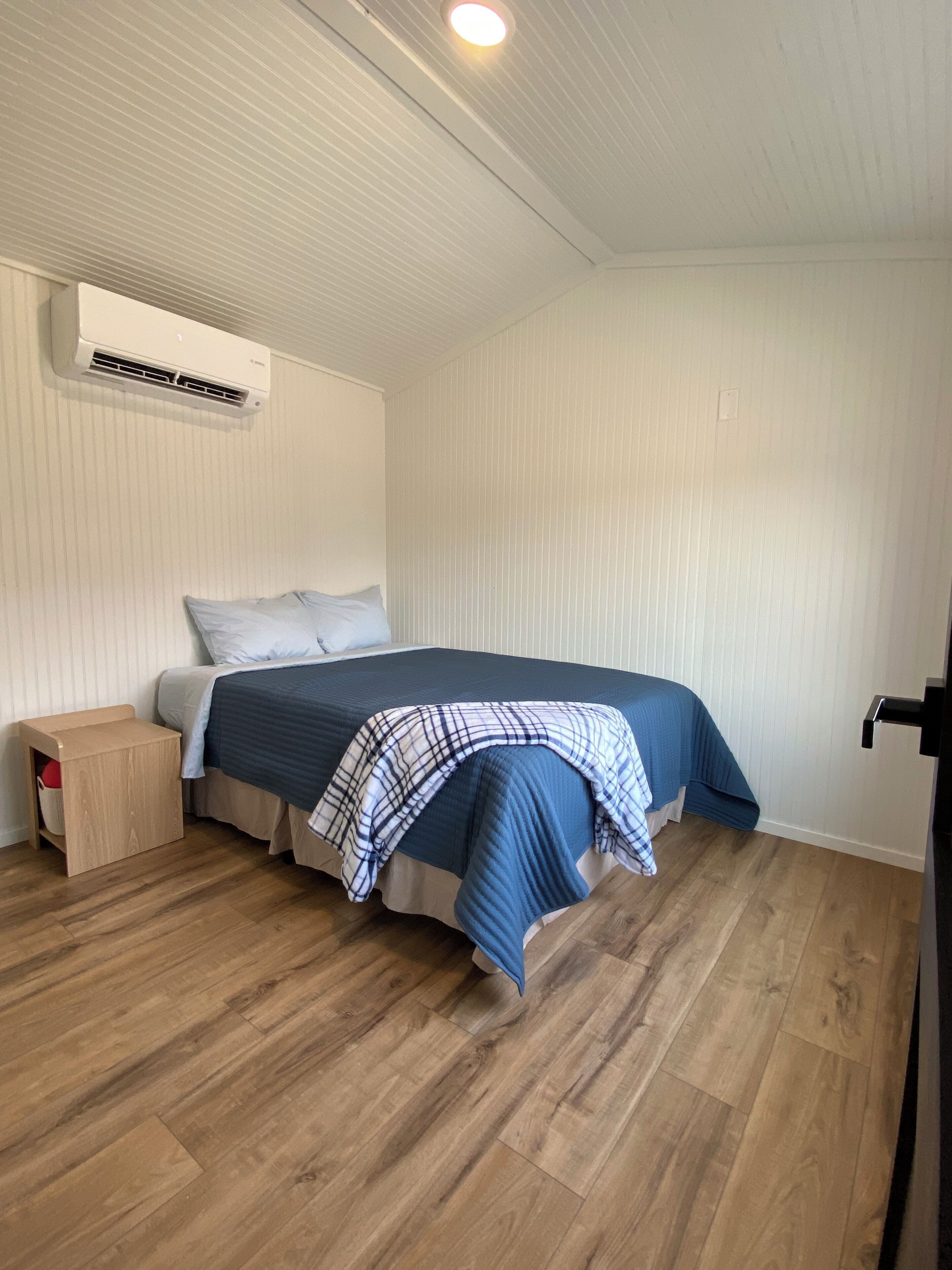 WiFi, bed sheets