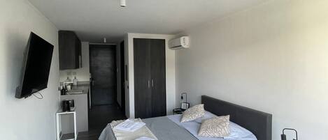 1 habitación, wifi y ropa de cama