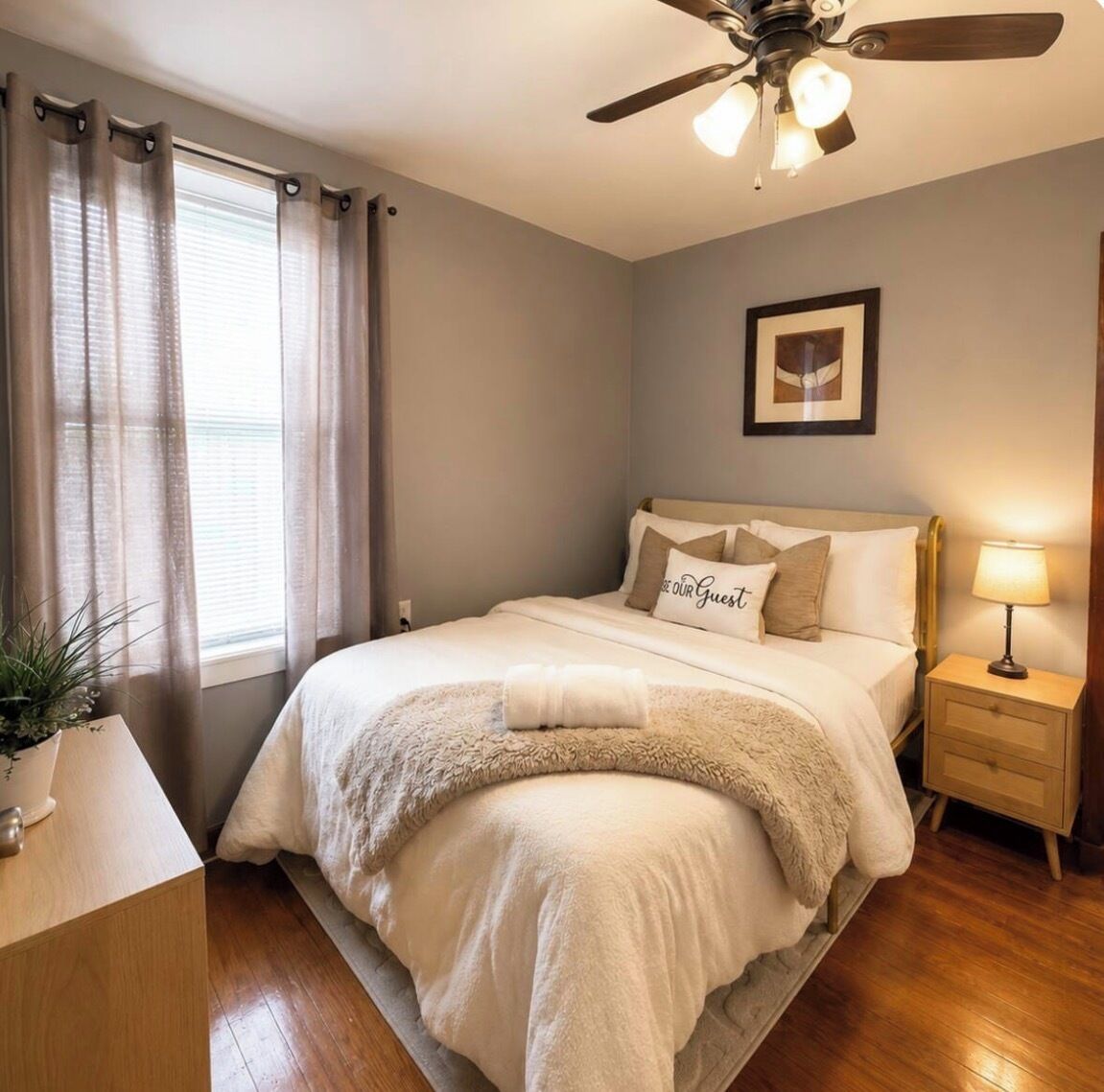 2 bedrooms, desk, WiFi (free), bed sheets