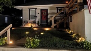 Unclassified image, 3 of 16, button - The Red Door, a cozy and stylish retreat in the heart of Newton, Illinois. (Newton)