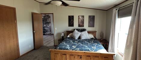 3 bedrooms, WiFi (free), bed sheets