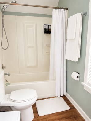 A bathroom with a shower, toilet, and bathtub. - Downtown Retreat \minutes to Naval Station Great Lakes (Waukegan)