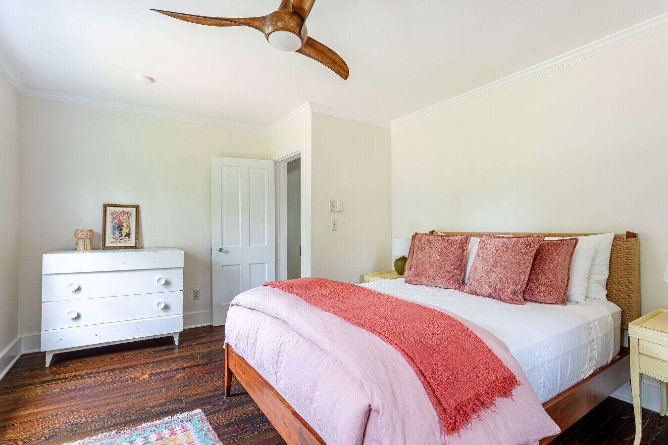 4 bedrooms, desk, travel cot, WiFi