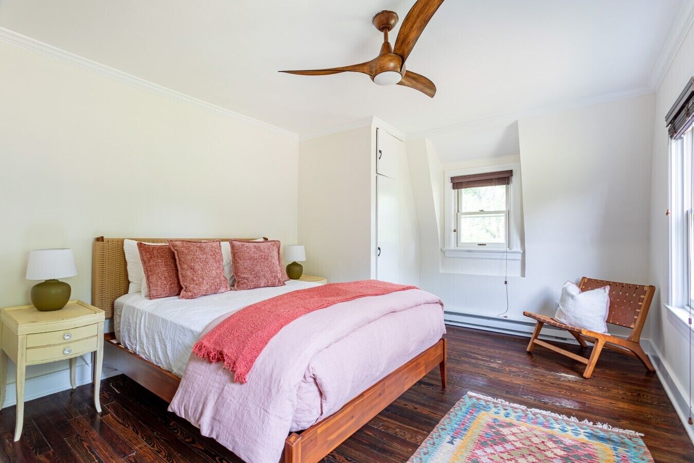 4 bedrooms, desk, travel crib, WiFi