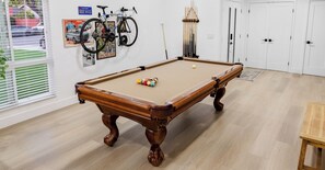 Game room - Private Yard, 6 Bed, Pool Table, 11 minutes from Disney (Santa Ana)