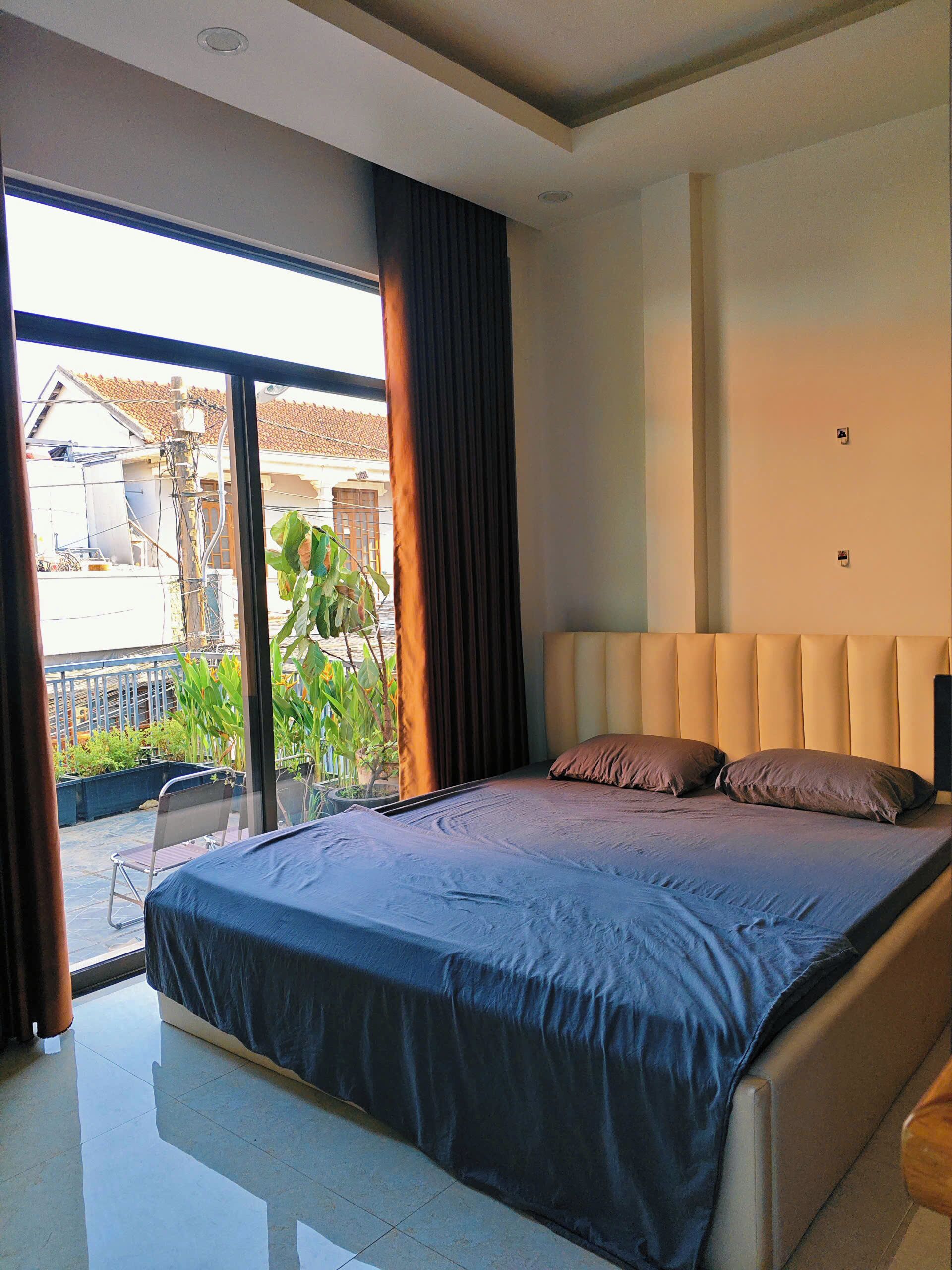 Habitación cuádruple familiar, vista a la ciudad | Escritorio, espacio para trabajar con laptop y wifi gratis 
