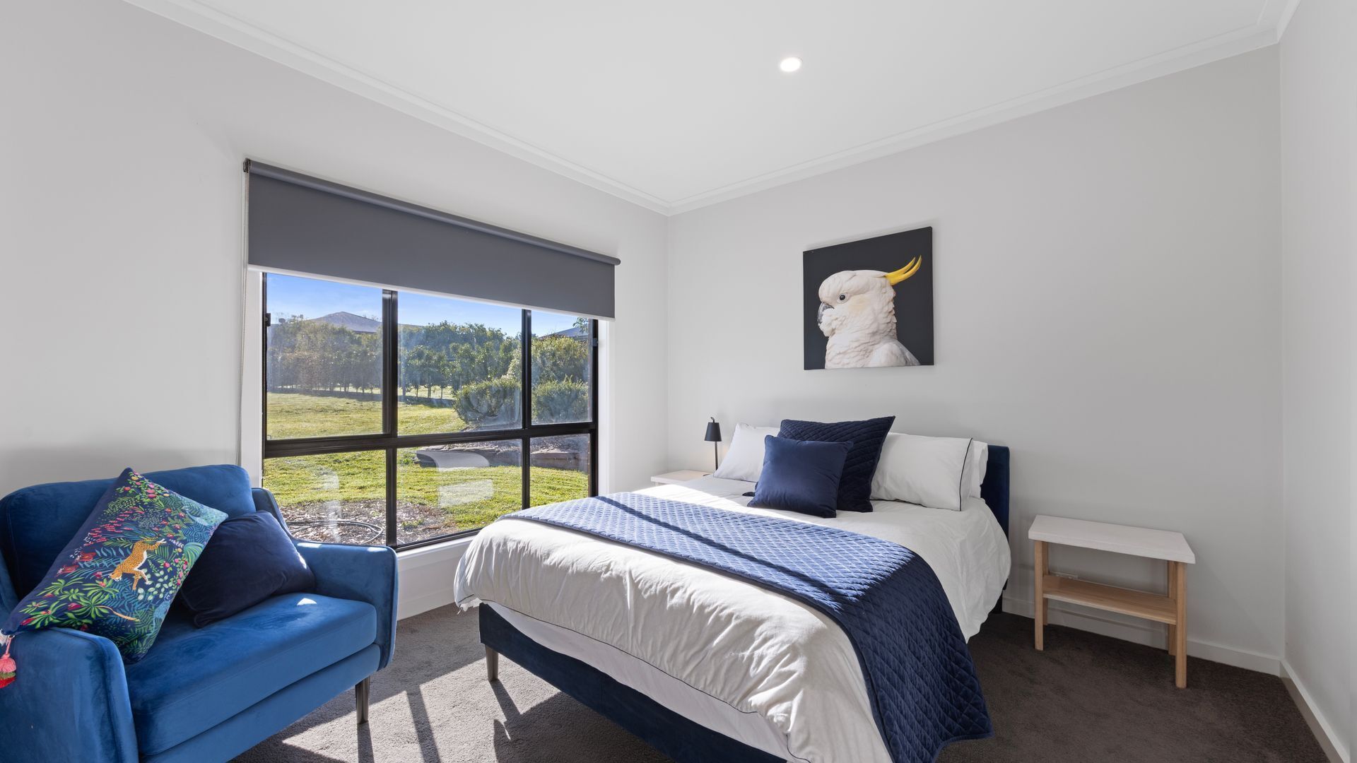 4 bedrooms, desk, WiFi, bed sheets