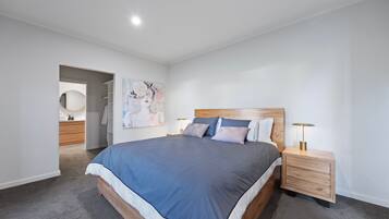 4 dormitorios, escritorio, wifi y ropa de cama