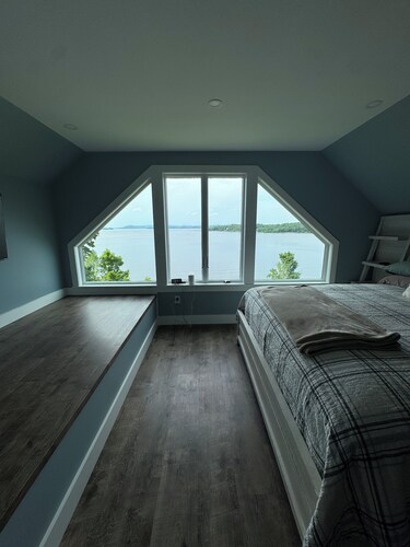 Newly renovated Lake House Retreat - 30 mins to Jay Peak Resort