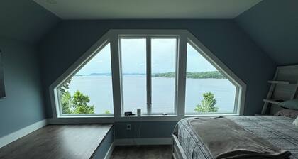 Newly renovated Lake House Retreat - 30 mins to Jay Peak Resort