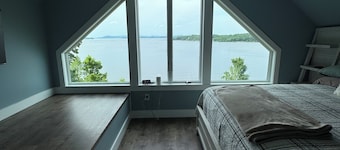 Newly renovated Lake House Retreat - 30 mins to Jay Peak Resort