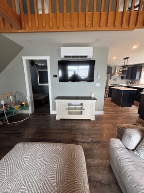 Room - Newly renovated Lake House Retreat - 30 mins to Jay Peak Resort (Newport)