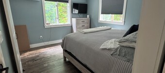 Newly renovated Lake House Retreat - 30 mins to Jay Peak Resort