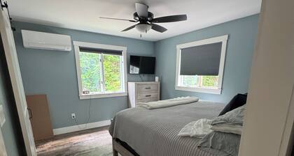 Newly renovated Lake House Retreat - 30 mins to Jay Peak Resort