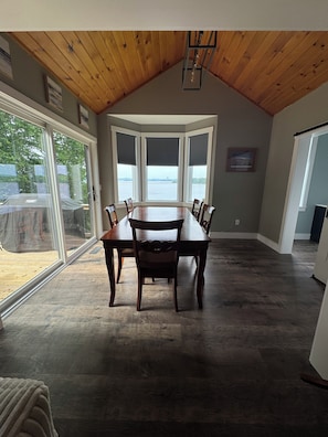 Dining - Newly renovated Lake House Retreat - 30 mins to Jay Peak Resort (Newport)