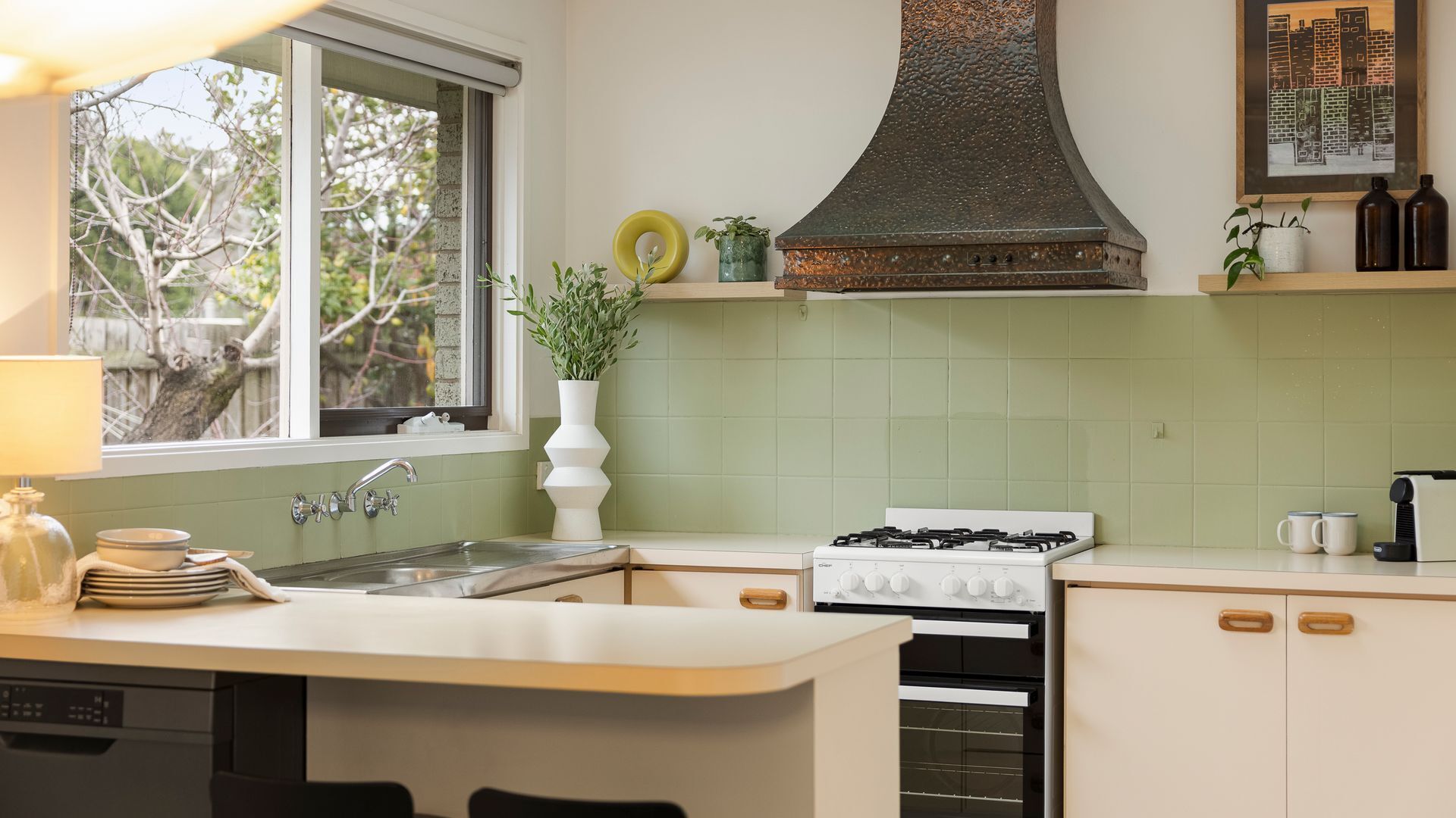 Cafeteira/chaleira, geladeira, fogão, cooktop