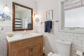 Towels - Historic Cottage Under the Oaks | Walk to Pier Village | Porch + Loft (Saint Simons Island)