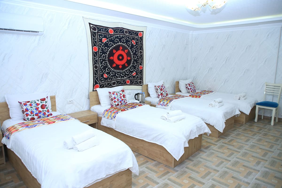 Luxury Quadruple Room | Desk, laptop workspace, WiFi (free)