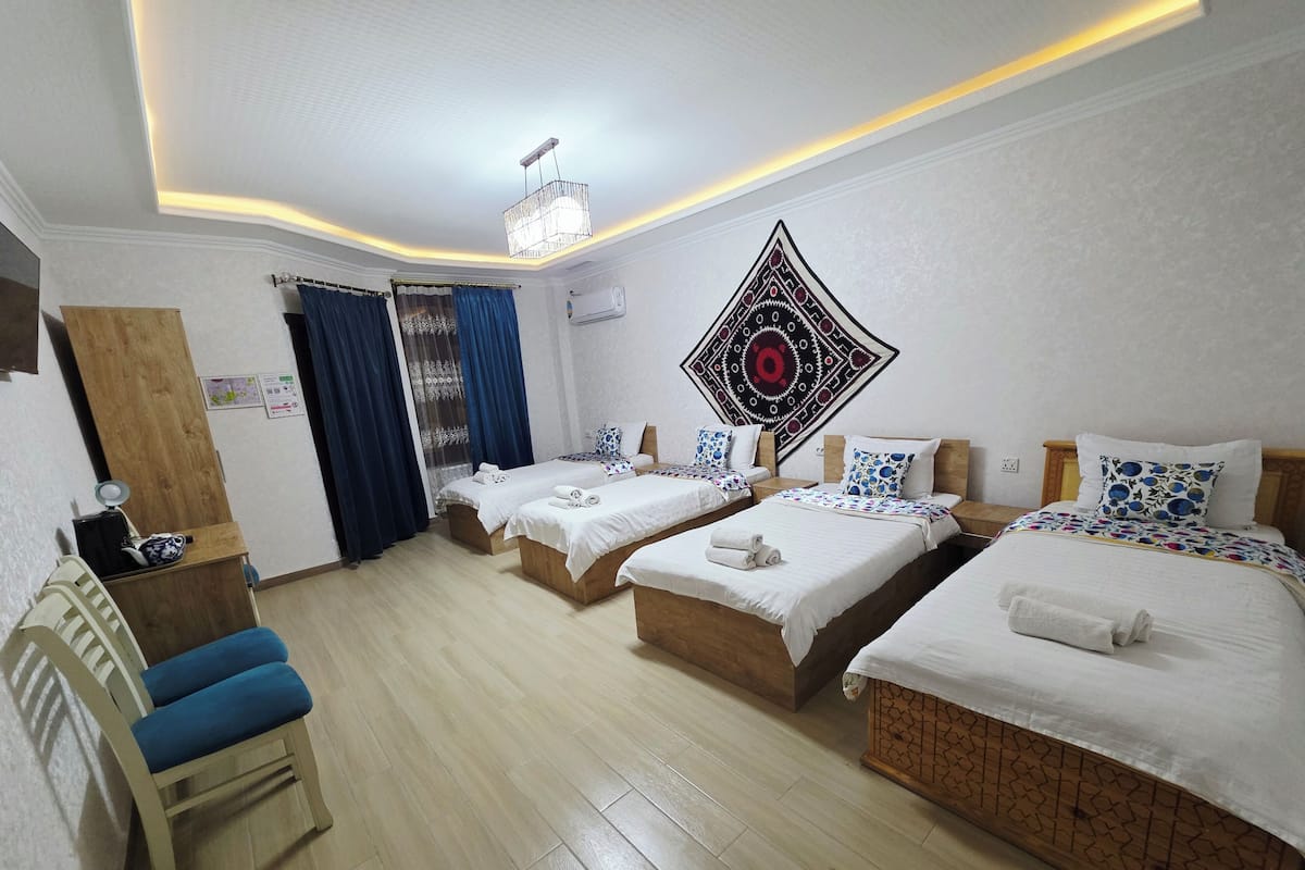 Comfort Quadruple Room | Desk, laptop workspace, WiFi (free)