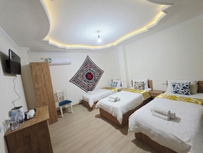 Luxury Triple Room | Desk, laptop workspace, free WiFi - Samarkand City Center Hotel (Samarkand)