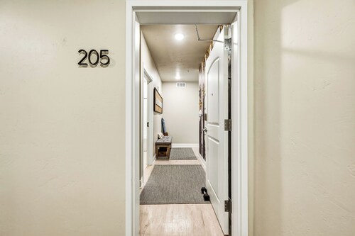 Upscale Condo - Water Views & Unbeatable Location