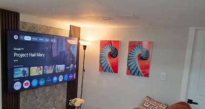 Modern Private 2-Bedroom Suite | Self Check-In | Free Parking