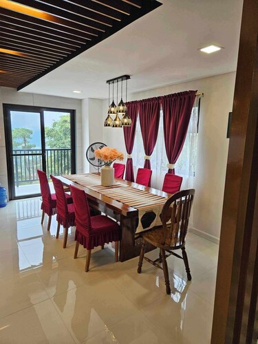 Cozy Baguio Hilltop Lodge with Mountain Views and Parking