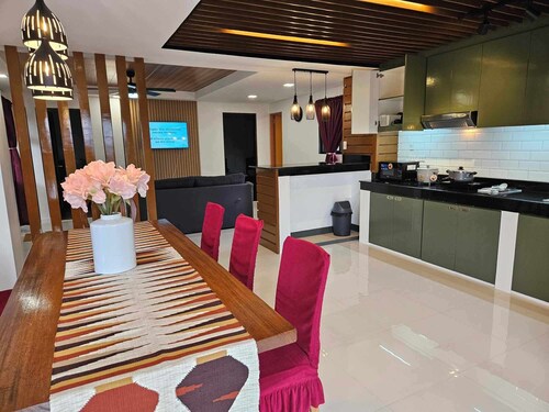 Cozy Baguio Hilltop Lodge with Mountain Views and Parking