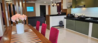 Cozy Baguio Hilltop Lodge with Mountain Views and Parking