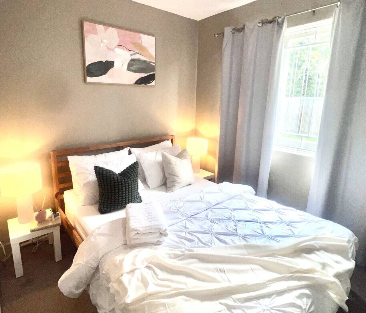 Desk, iron/ironing board, WiFi, bed sheets