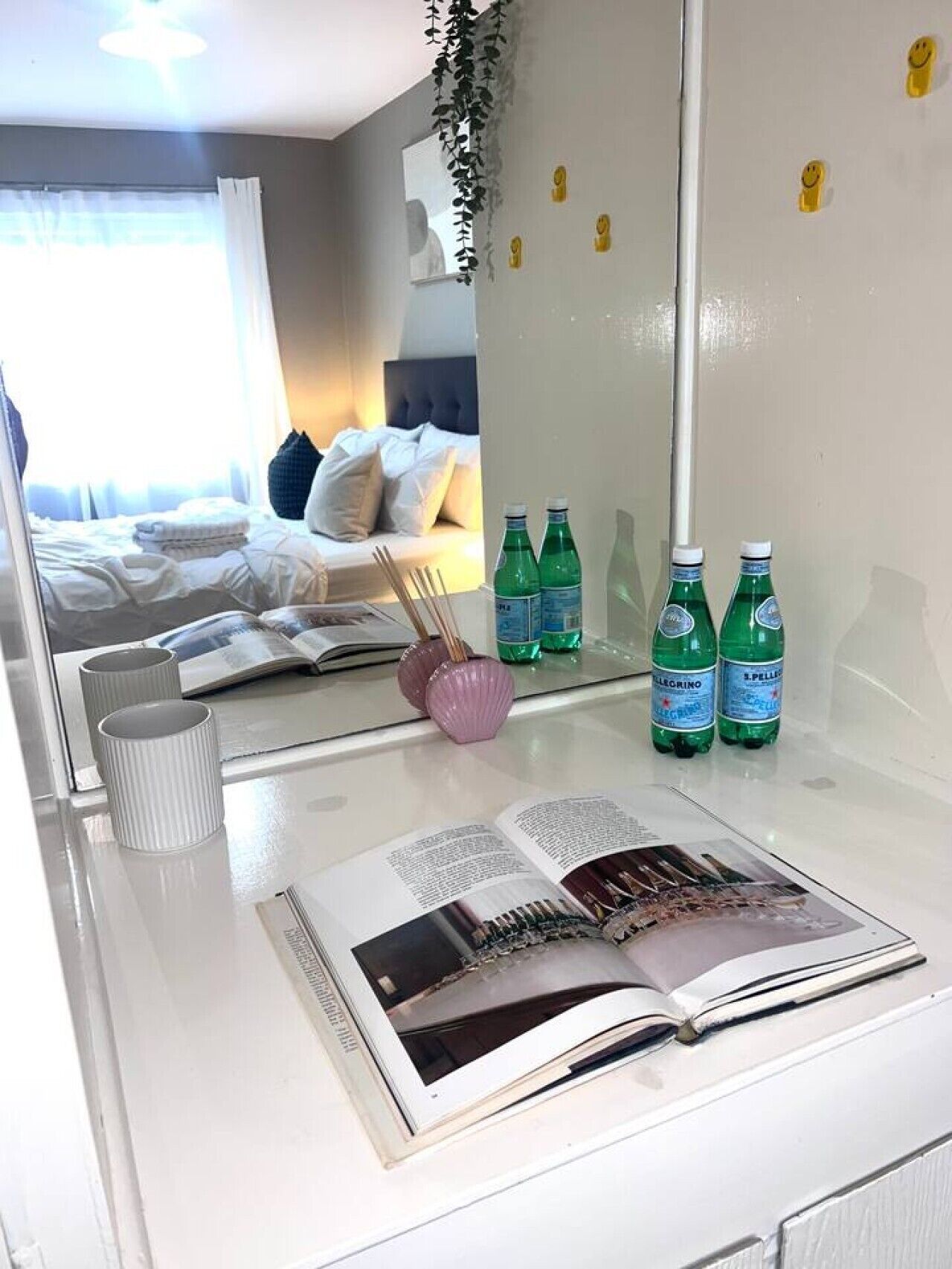 Desk, iron/ironing board, WiFi, bed sheets