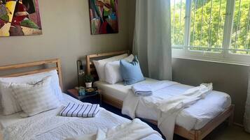 Desk, iron/ironing board, WiFi, bed sheets
