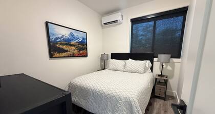 Beautiful 2 bedroom freshly remodel house with AC in welcoming Hailey