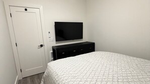 2 bedrooms, desk, iron/ironing board, WiFi (free)