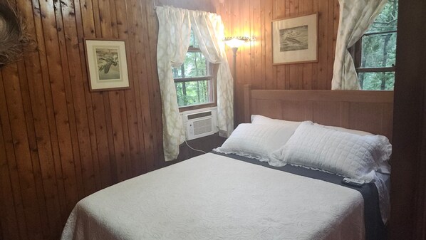 3 bedrooms, WiFi (free), bed sheets