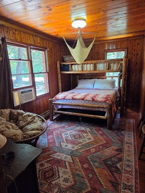 3 bedrooms, WiFi (free), bed sheets