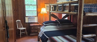 Classic 3-bedroom cabin on KY Lake in charming Gilbertsville