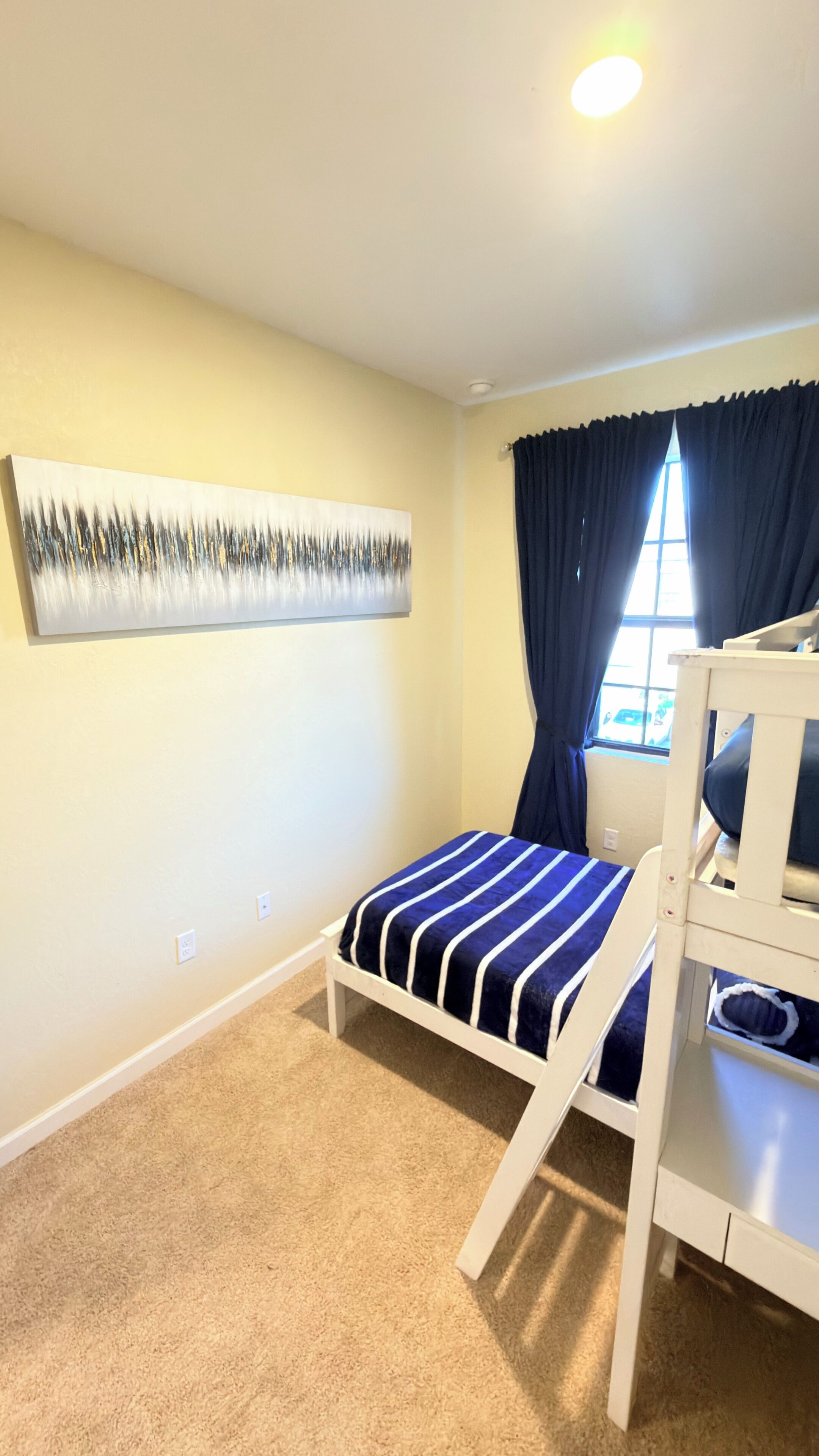 3 habitaciones, tabla de planchar con plancha, wifi y ropa de cama 