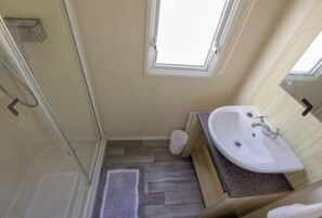 Shower - Lyons Robinhood - 3 bedrooms (Rhyl)