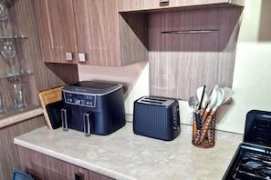 Private kitchen - A stunning Seaside caravan in towyn by the sea (Kinmel Bay)