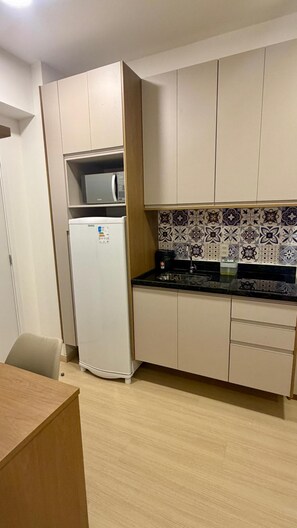 Microondas y placa de cocina